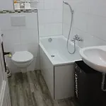 Avi Goodhouse Dusseldorf