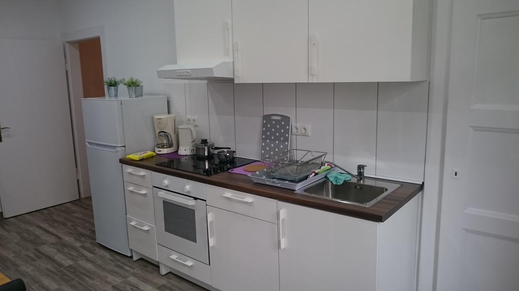 Avi Goodhouse Apartment *